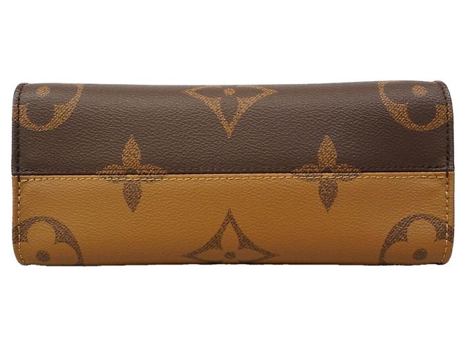 Borsa Louis Vuitton Monogram Giant Reverse OnTheGo PM Marrone - vista 3