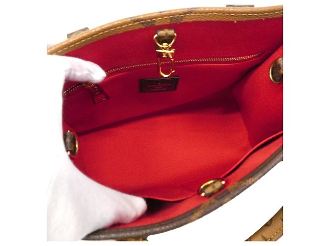 Borsa Louis Vuitton Monogram Giant Reverse OnTheGo PM Marrone - vista 4