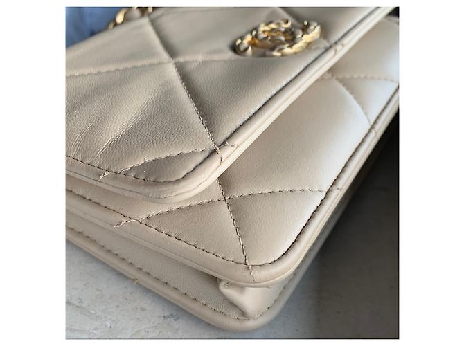 Chanel 19 Wallet on chain Beige - vista 15