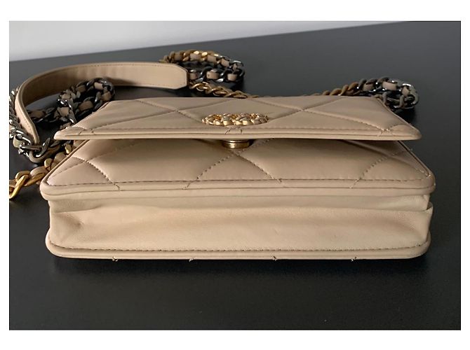Chanel 19 Wallet on chain Beige - vista 6