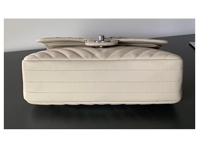 Borsa a tracolla Chanel Timeless Classique Chevron Medium Beige - vista 6