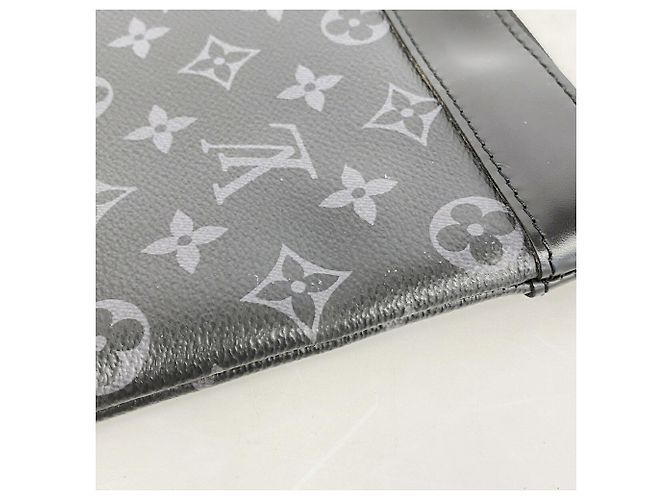Louis Vuitton Monogram Eclipse Pochette Discovery Clutch Bag Preto - vista 10