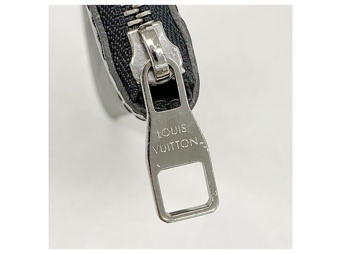 Louis Vuitton Monogram Eclipse Pochette Discovery Clutch Bag Preto - vista 11