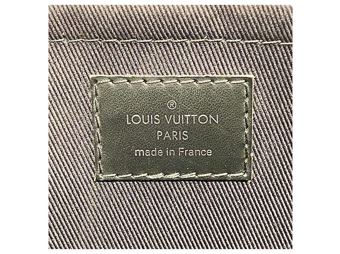 Louis Vuitton Monogram Eclipse Pochette Discovery Clutch Bag Preto - vista 5