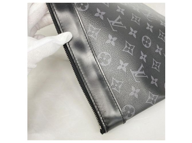 Louis Vuitton Monogram Eclipse Pochette Discovery Clutch Bag Preto - vista 8