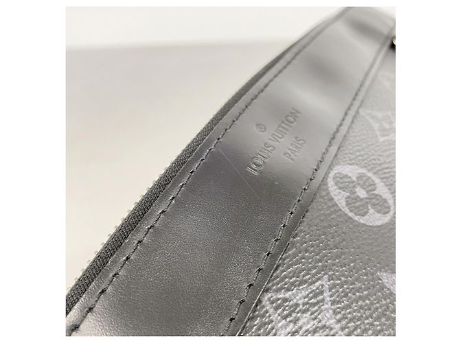 Louis Vuitton Monogram Eclipse Pochette Discovery Clutch Bag Preto - vista 9
