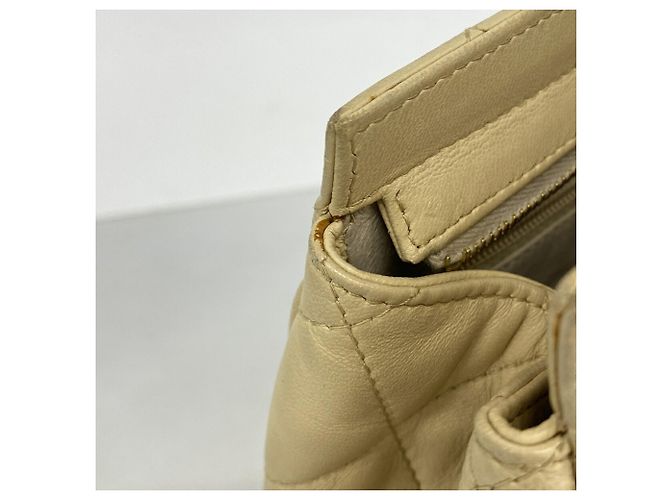 Borsa a tracolla Chanel Matelassé con catena Beige - vista 8