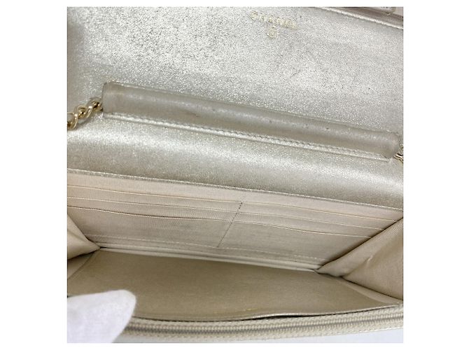 Portafoglio a tracolla in pelle dorata Chanel D'oro - vista 10