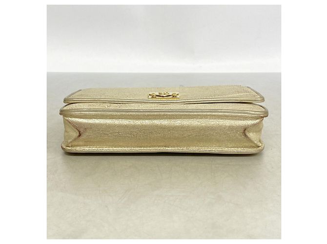 Portafoglio a tracolla in pelle dorata Chanel D'oro - vista 3