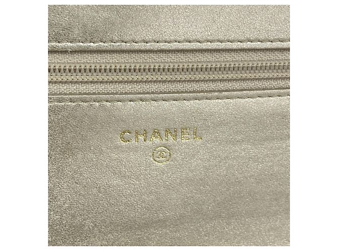 Portafoglio a tracolla in pelle dorata Chanel D'oro - vista 5