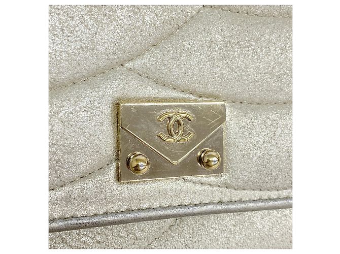 Portafoglio a tracolla in pelle dorata Chanel D'oro - vista 9