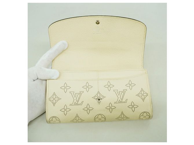Louis Vuitton Mahina Portefeuille Iris Long Wallet Bianco sporco - vista 8