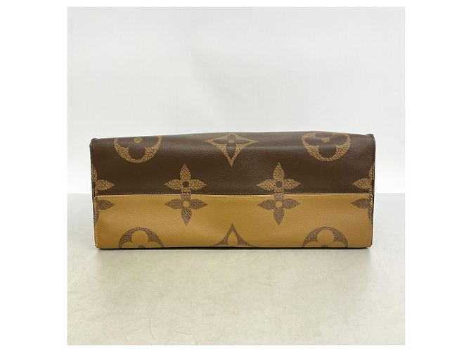 Borsa Tote Louis Vuitton Monogram Giant Reverse OnTheGo GM Marrone - vista 3