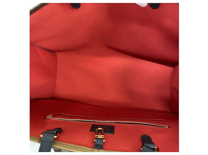 Borsa Tote Louis Vuitton Monogram Giant Reverse OnTheGo GM Marrone - vista 4