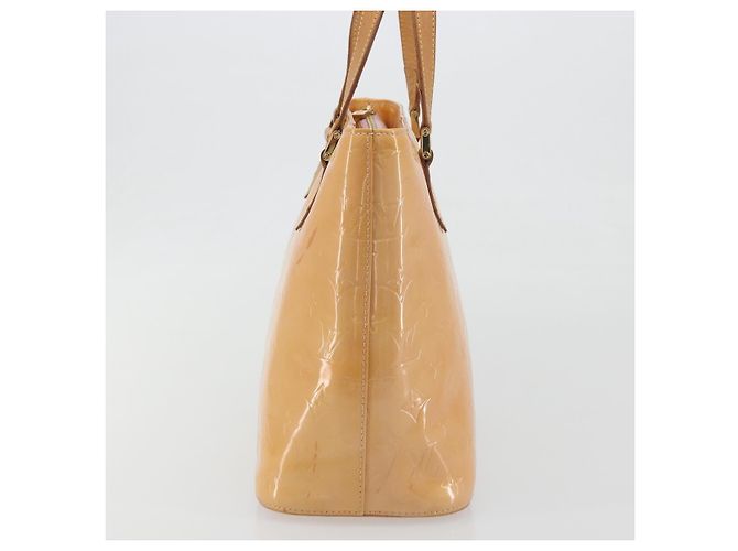 Louis Vuitton Houston Monogram Vernis Bege - vista 3