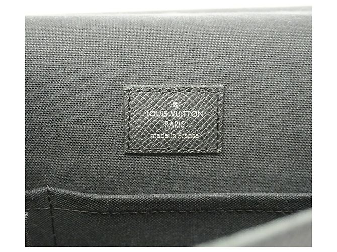 Borsa a tracolla Louis Vuitton Taiga Andrei Grigio - vista 5