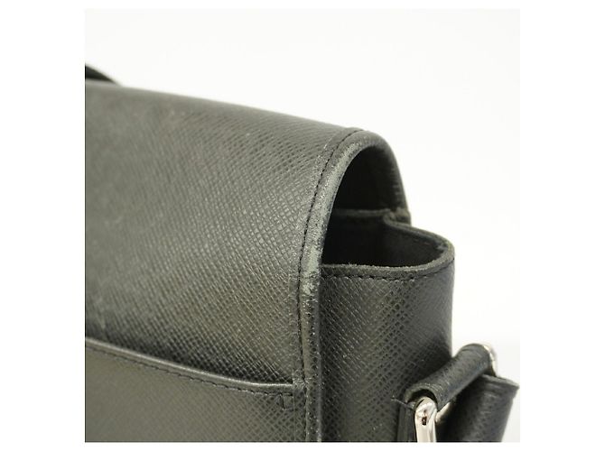 Borsa a tracolla Louis Vuitton Taiga Andrei Grigio - vista 6