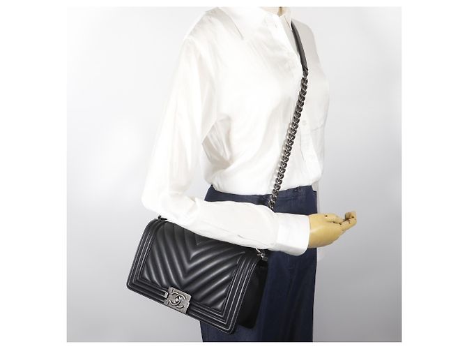 Borsa a tracolla Chanel Boy 25 con catena Nero - vista 15