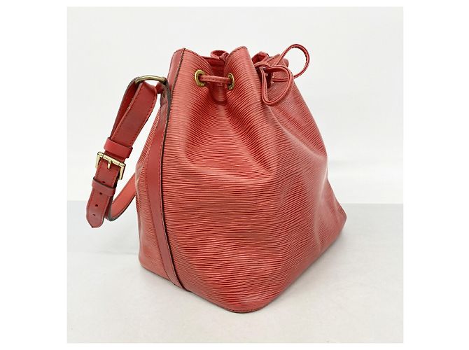 Noe Borsa a tracolla Louis Vuitton Epi Petit Noé Rosso - vista 2