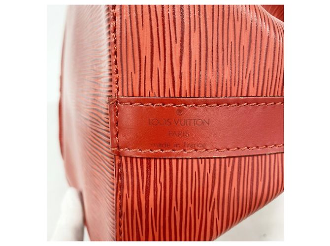 Noe Borsa a tracolla Louis Vuitton Epi Petit Noé Rosso - vista 5