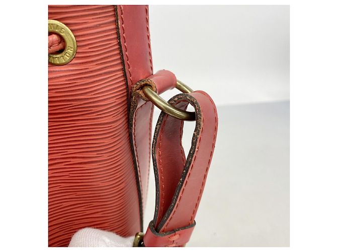Noe Borsa a tracolla Louis Vuitton Epi Petit Noé Rosso - vista 6