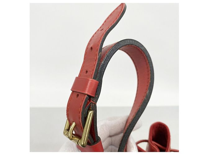 Noe Borsa a tracolla Louis Vuitton Epi Petit Noé Rosso - vista 8