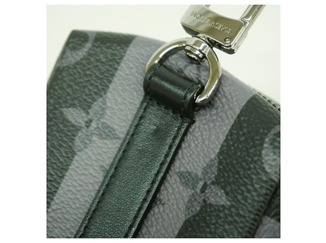 Louis Vuitton Monogram Eclipse Keyring Brown Black - view 7