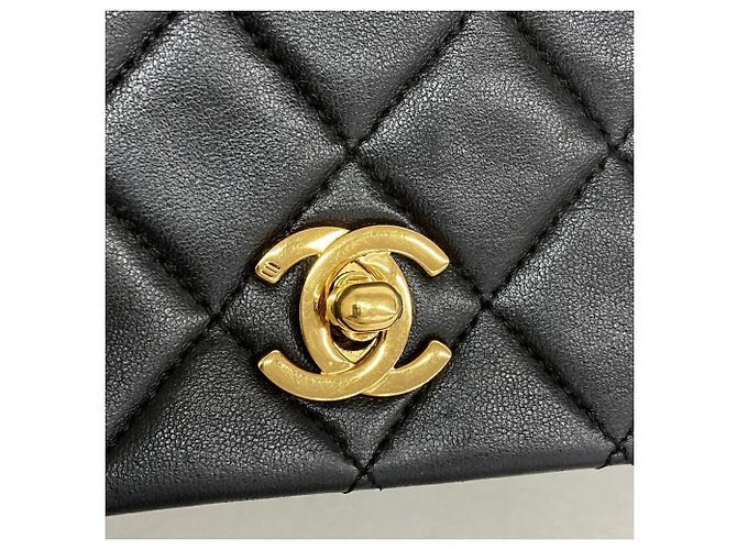 Borsa a tracolla Chanel Matelassé con catena Nero - vista 9