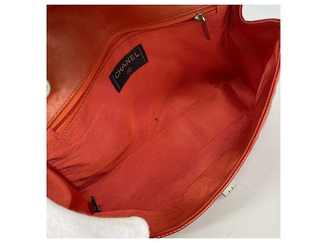 Borsa a tracolla Chanel in pelle verniciata rossa Rosso - vista 4