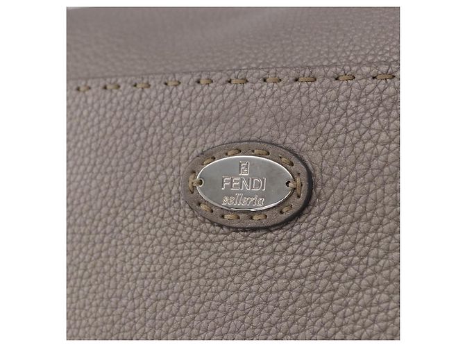FENDI Celeria Schultertasche aus Leder Grau Silber authentisch 195653V Braun - Ansicht 17