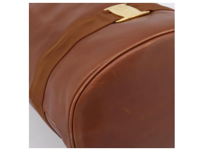 Zaino Salvatore Ferragamo Vala in pelle marrone e oro Auth ka5589 D'oro - vista 15