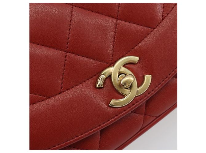 Borsa a tracolla CHANEL Matelassé in pelle d'agnello rossa con catena e CC dorato Auth 195253SM Rosso - vista 19
