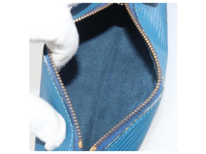 LOUIS VUITTON Epi Soufflot Pouch Blue LV Auth 196216 - vista 11