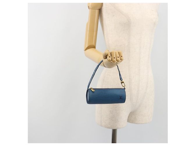 LOUIS VUITTON Epi Soufflot Pouch Blue LV Auth 196216 - vista 20