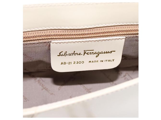 Borsa a tracolla Salvatore Ferragamo Gancini in pelle beige chiaro e oro Auth 196789A D'oro - vista 11