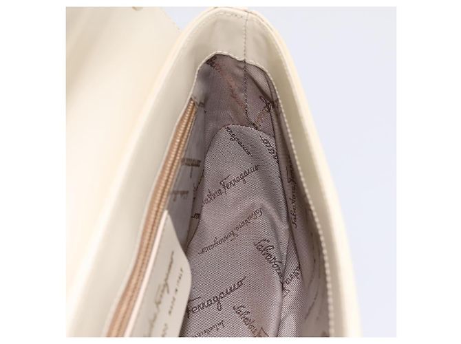 Borsa a tracolla Salvatore Ferragamo Gancini in pelle beige chiaro e oro Auth 196789A D'oro - vista 19