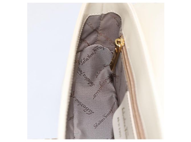 Borsa a tracolla Salvatore Ferragamo Gancini in pelle beige chiaro e oro Auth 196789A D'oro - vista 20