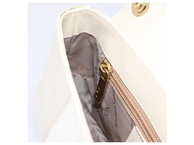 Borsa a tracolla Salvatore Ferragamo Gancini in pelle beige chiaro e oro Auth 196789A D'oro - vista 21