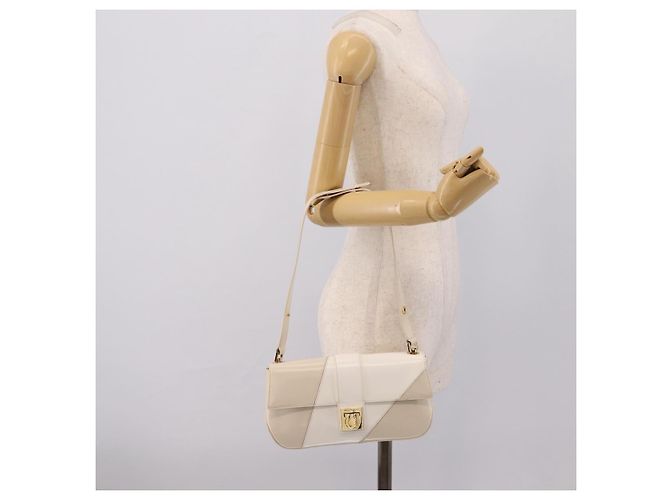 Borsa a tracolla Salvatore Ferragamo Gancini in pelle beige chiaro e oro Auth 196789A D'oro - vista 23