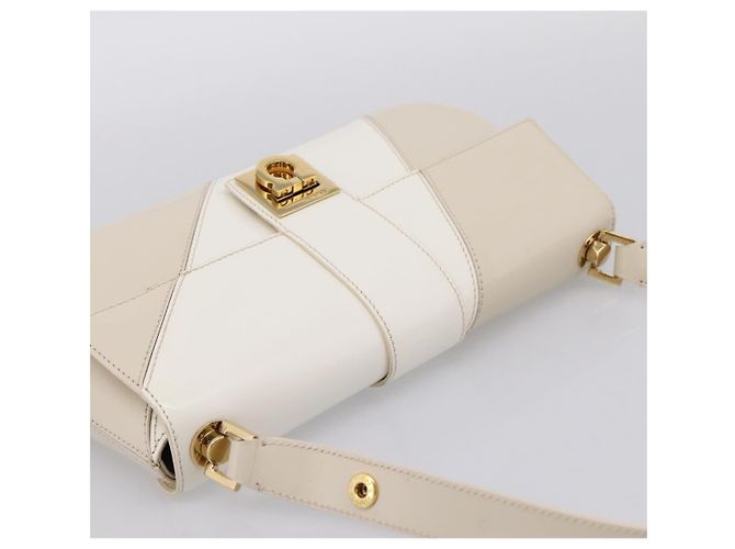 Borsa a tracolla Salvatore Ferragamo Gancini in pelle beige chiaro e oro Auth 196789A D'oro - vista 6