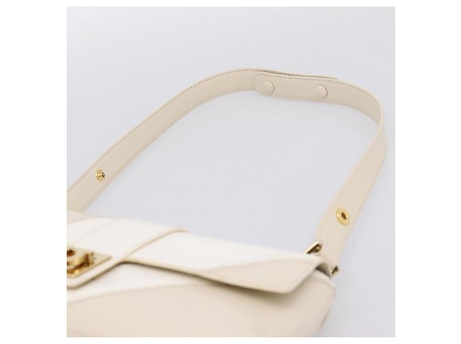 Borsa a tracolla Salvatore Ferragamo Gancini in pelle beige chiaro e oro Auth 196789A D'oro - vista 8