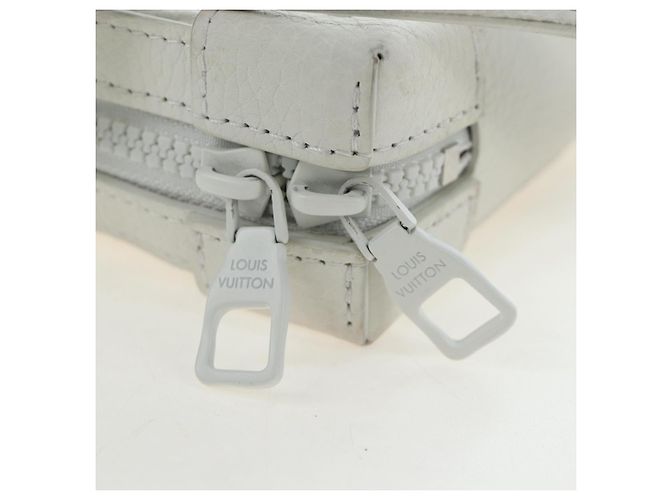 LOUIS VUITTON Taurillon Clemence Soft Trunk LV Friends M80146 Auth 194713SAM Bianco - vista 24