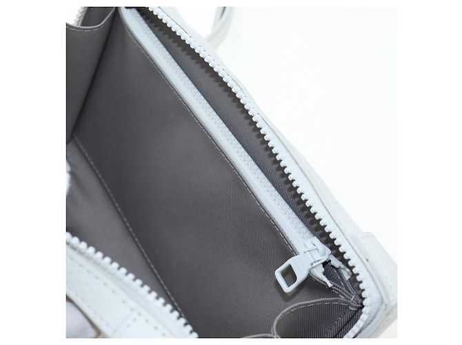 LOUIS VUITTON Taurillon Clemence Soft Trunk LV Friends M80146 Auth 194713SAM Bianco - vista 29