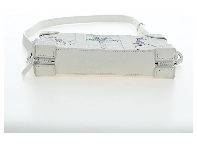 LOUIS VUITTON Taurillon Clemence Soft Trunk LV Friends M80146 Auth 194713SAM Bianco - vista 7