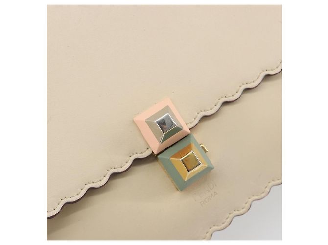 Borsa a spalla con catena FENDI in pelle beige e oro Auth bs36715 D'oro - vista 19