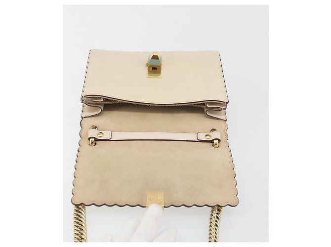 Borsa a spalla con catena FENDI in pelle beige e oro Auth bs36715 D'oro - vista 20