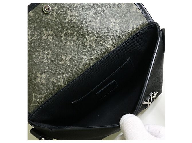 Borsa a tracolla portafoglio wearable Louis Vuitton Pulse Nero Cachi - vista 5