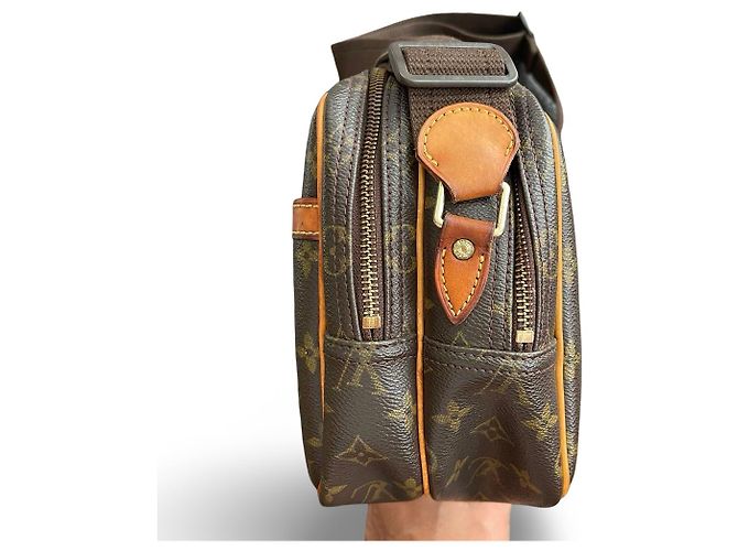 Louis Vuitton Reporter PM Castaño Dorado - vista 4