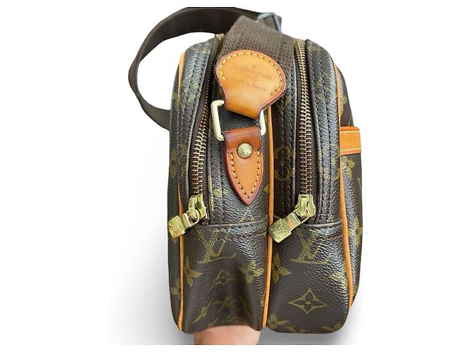 Louis Vuitton Reporter PM Castaño Dorado - vista 5