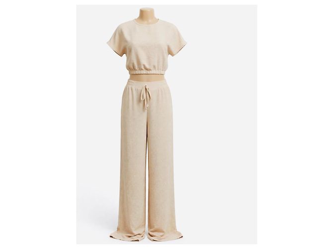 Massimo Dutti Conjunto de crop top e calças largas bege - vista 2
